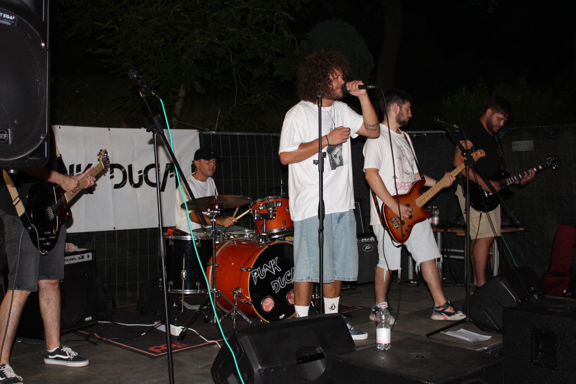 The Underdogs live