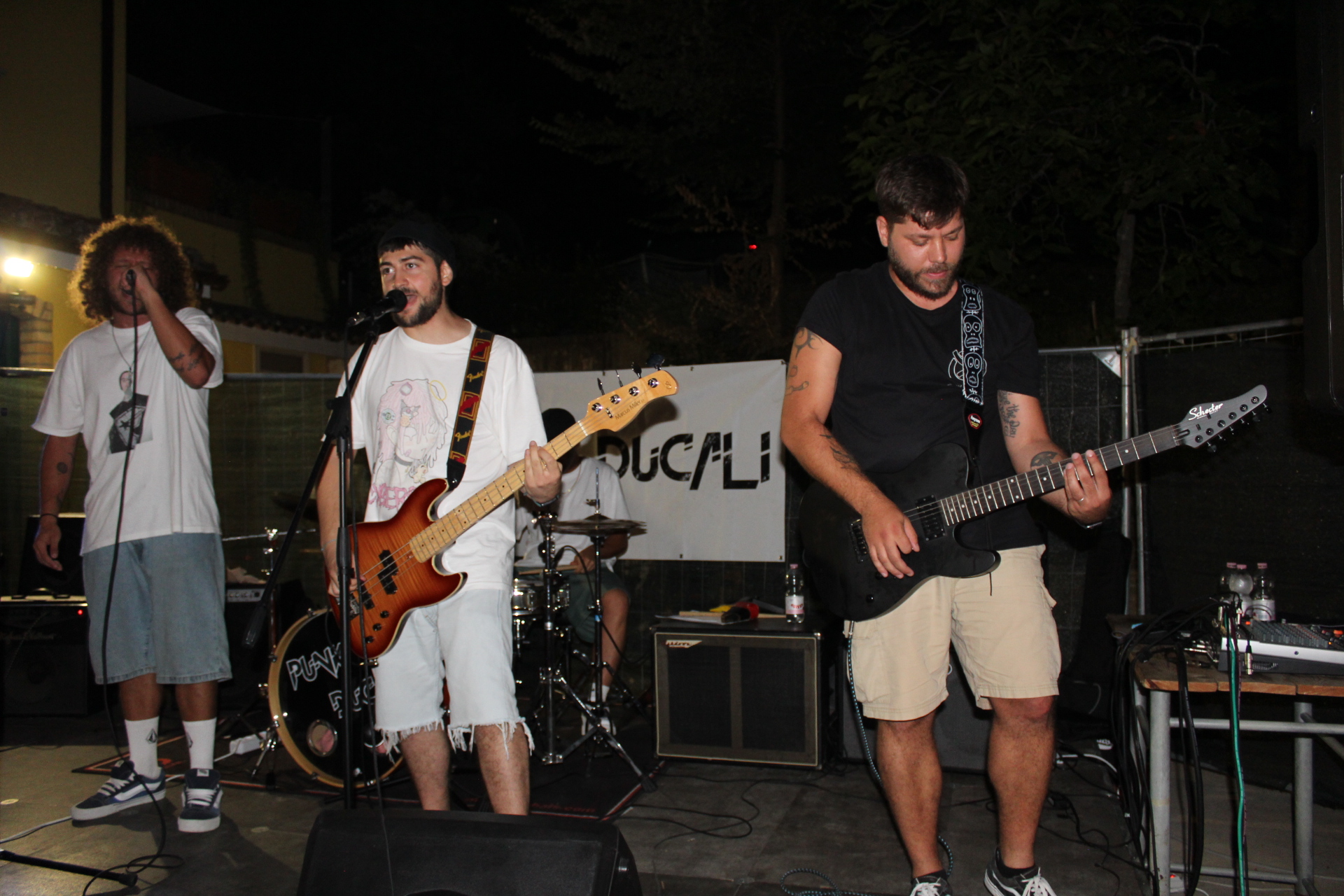 The Underdogs live